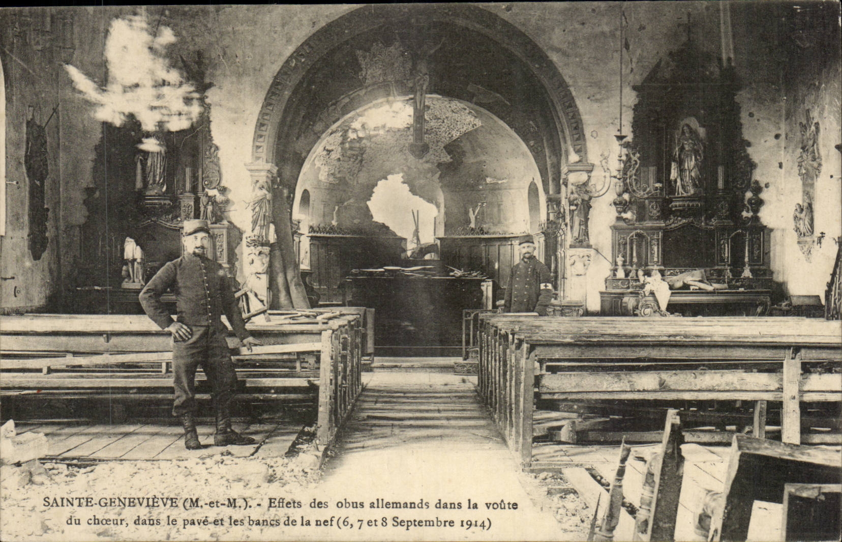 Sainte-Geneviève (M.-et-M.) — Effets des obus allemands dans la voûte, du chœur, dans le pavé et les bancs de la nef (6, 7 et 8 Septembre 1914)