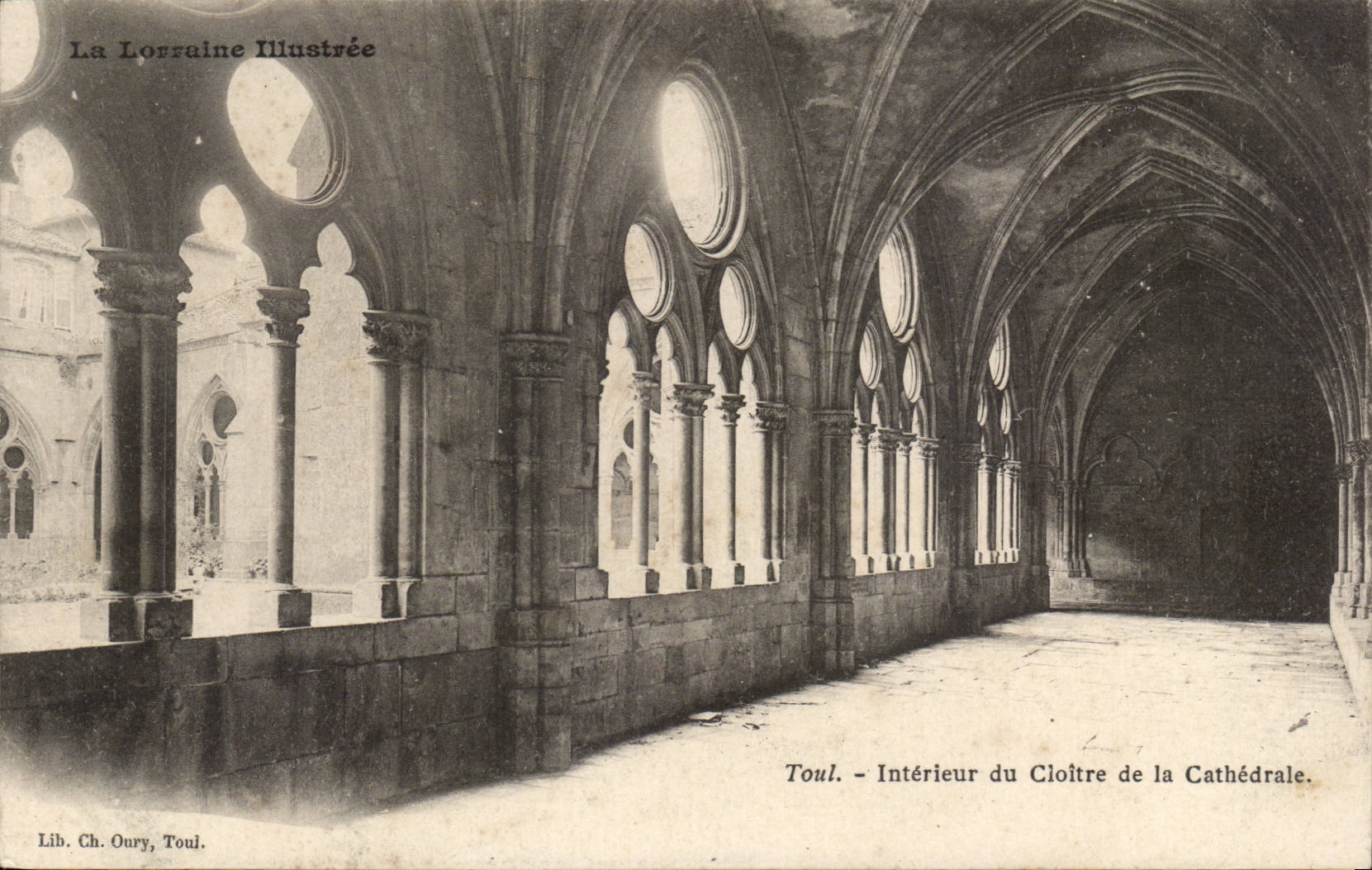 Toul CPA Interieur du cloitre de la cathedrale