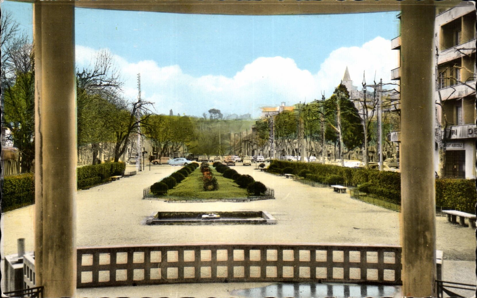 Aubagne CPA Jardin public et kiosque