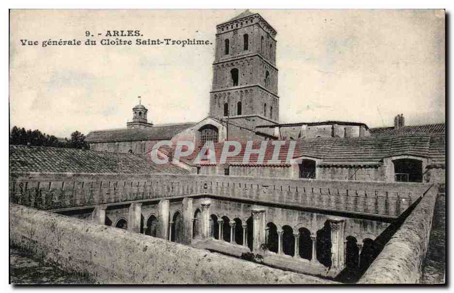 Arles CPA Vue generale du cloitre Sainte TRophime