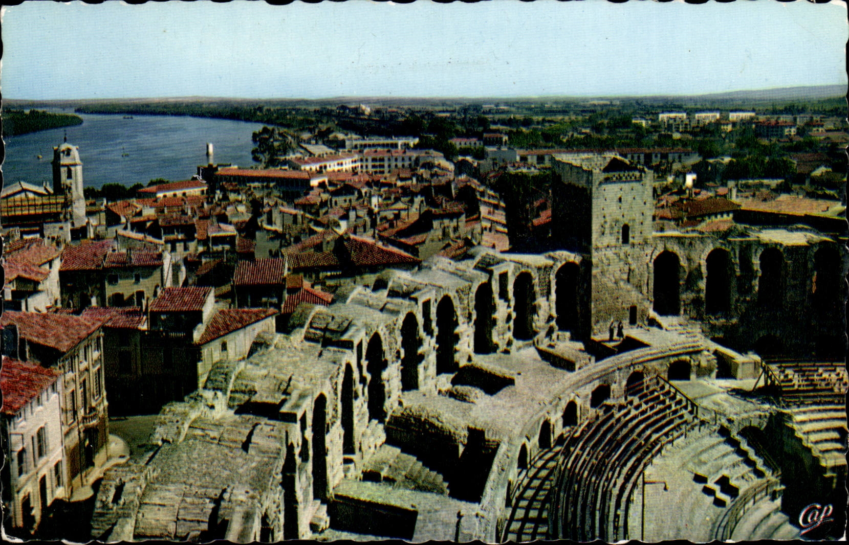 Arles CPA Les arenes et le Rhone