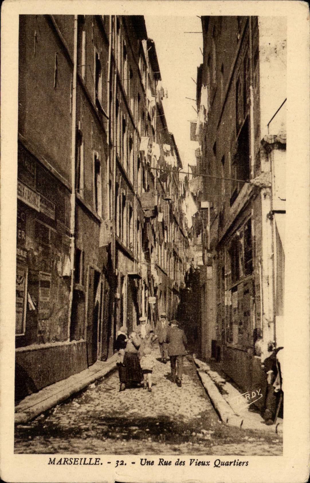 Marseille - Une Rue des Vieux Quartiers - CPA 