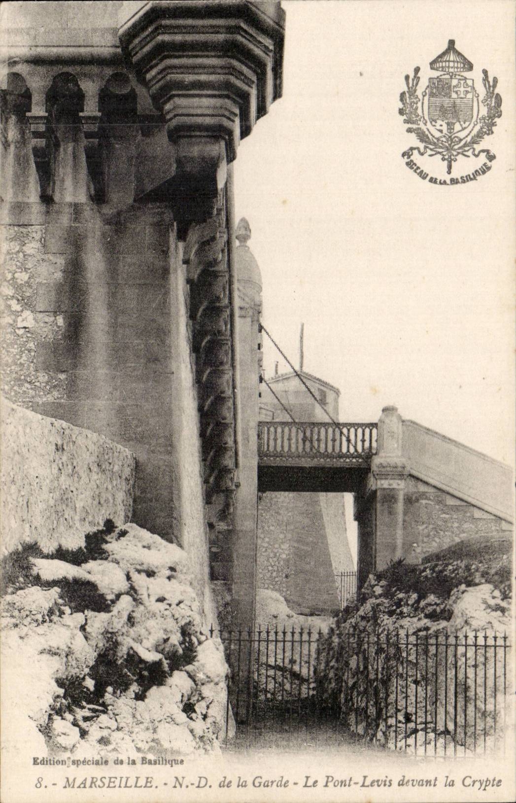 Marseille CPA ND de la garde Le pont levis devant la crypte