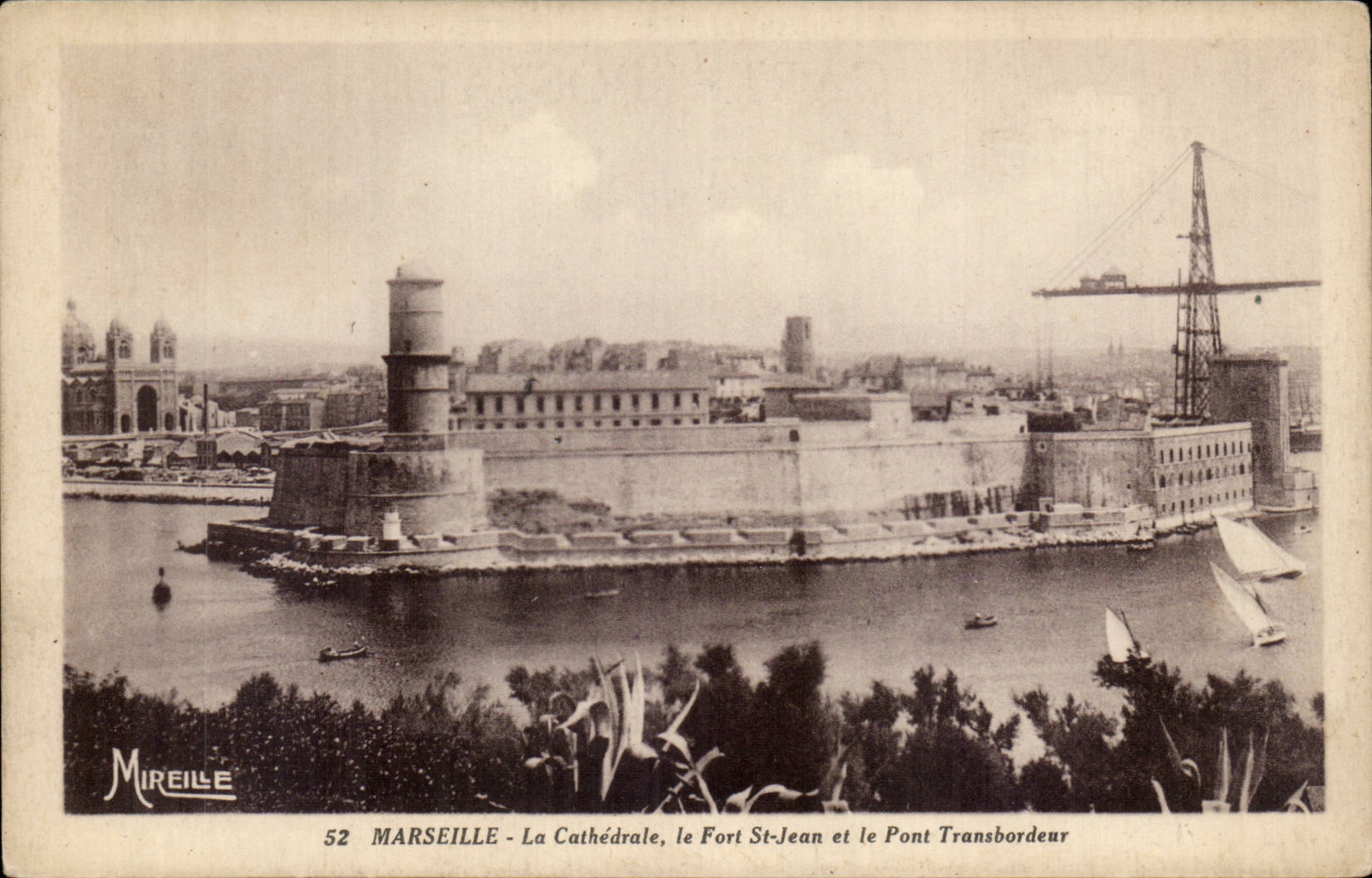 Marseille CPA La cathedrale le fort St Jean et le pont transbordeur