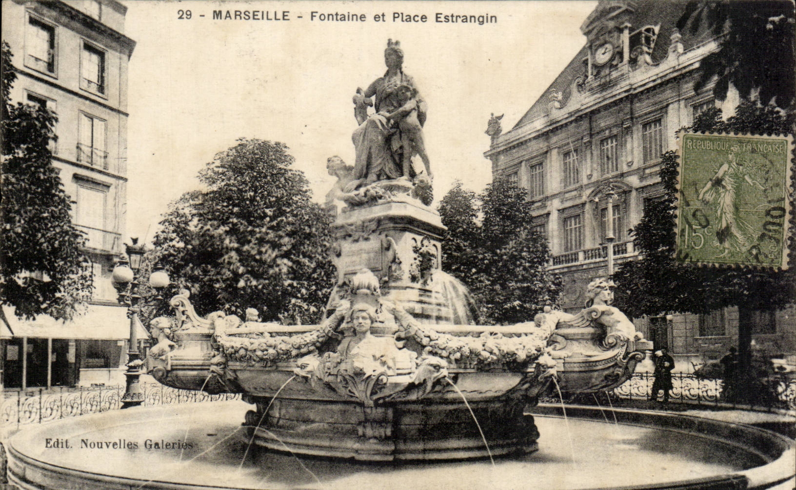 Marseille CPA Fontaine et place Estrangin