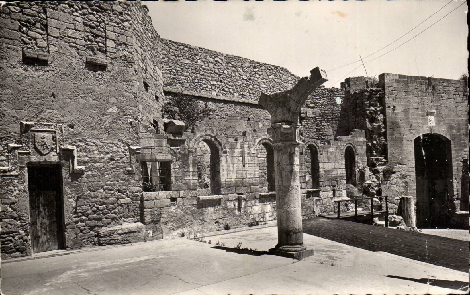 Salon de provence CPM le chaetau de l'Emperi (du saint Empire)