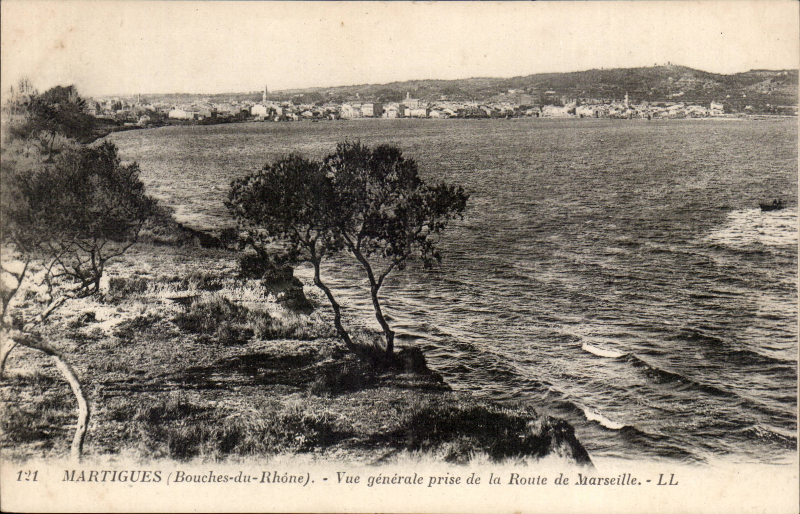 Martigues CPA Vue generale prise de la route de marseille
