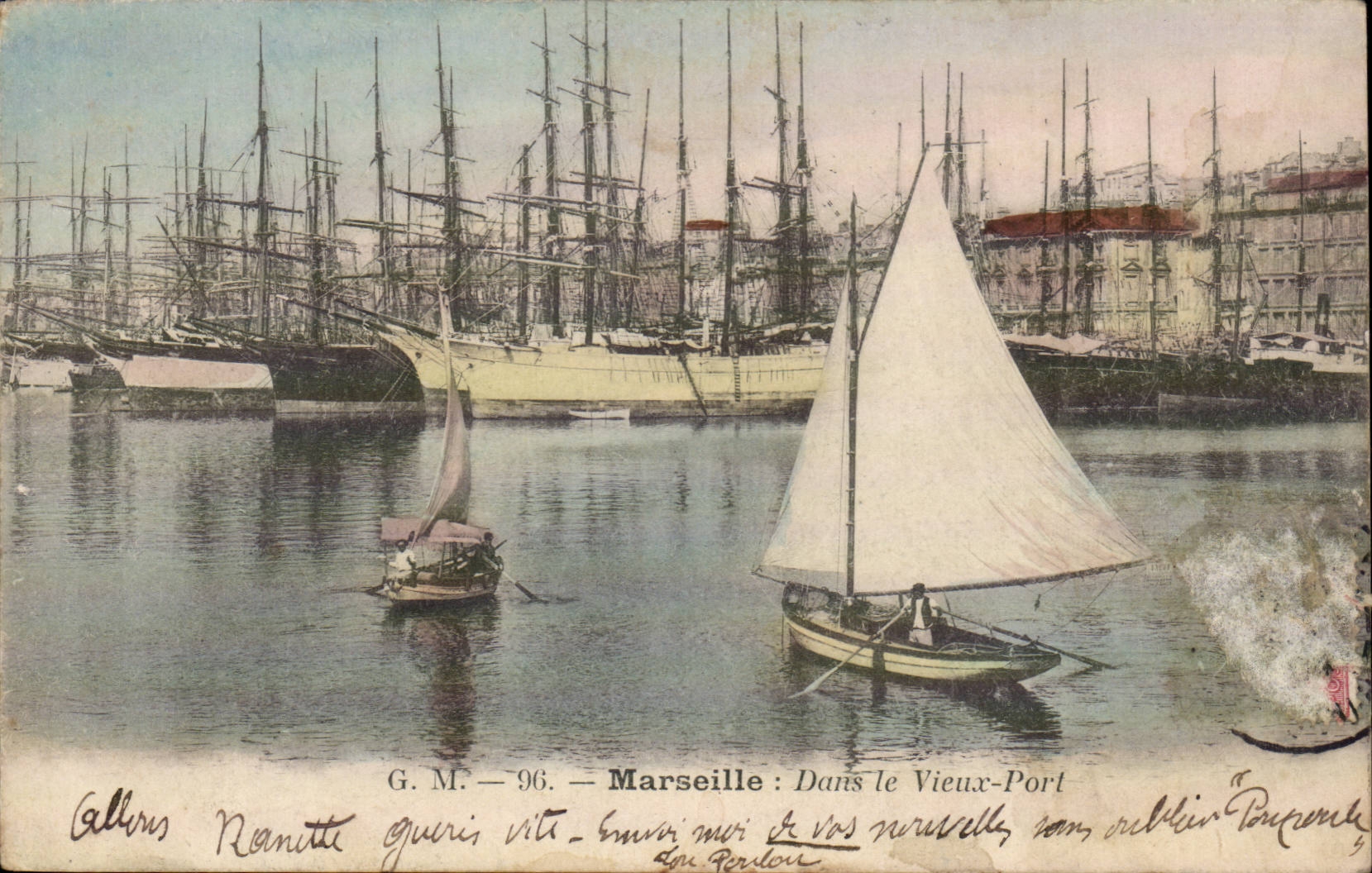 Marseille CPA Dans le vieux port ( bateaux boat ship )