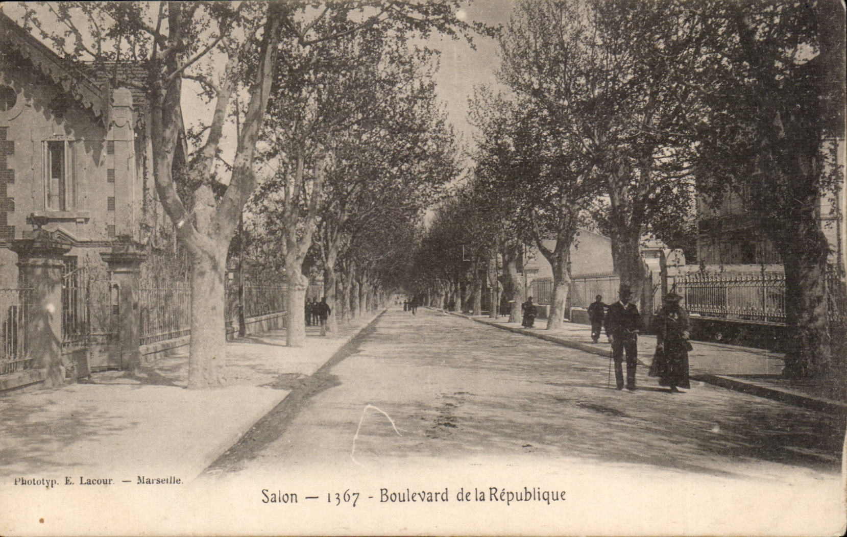 CPA Salon Boulevard de la Republique 