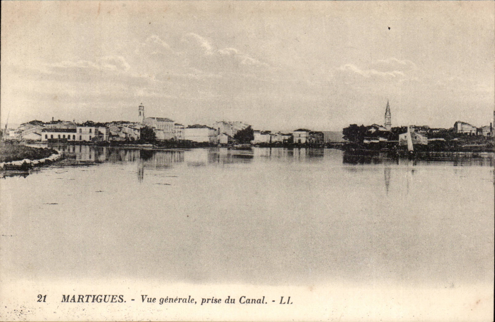 Martigues CPA Vue generale prise du canal