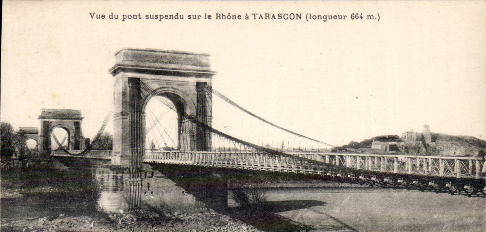 CPA Vue du pont suspendu sur le Rhone a Tarascon 