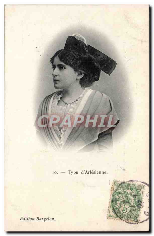 CPA en Provence Femme Type d'arlesienne (folklore costume)