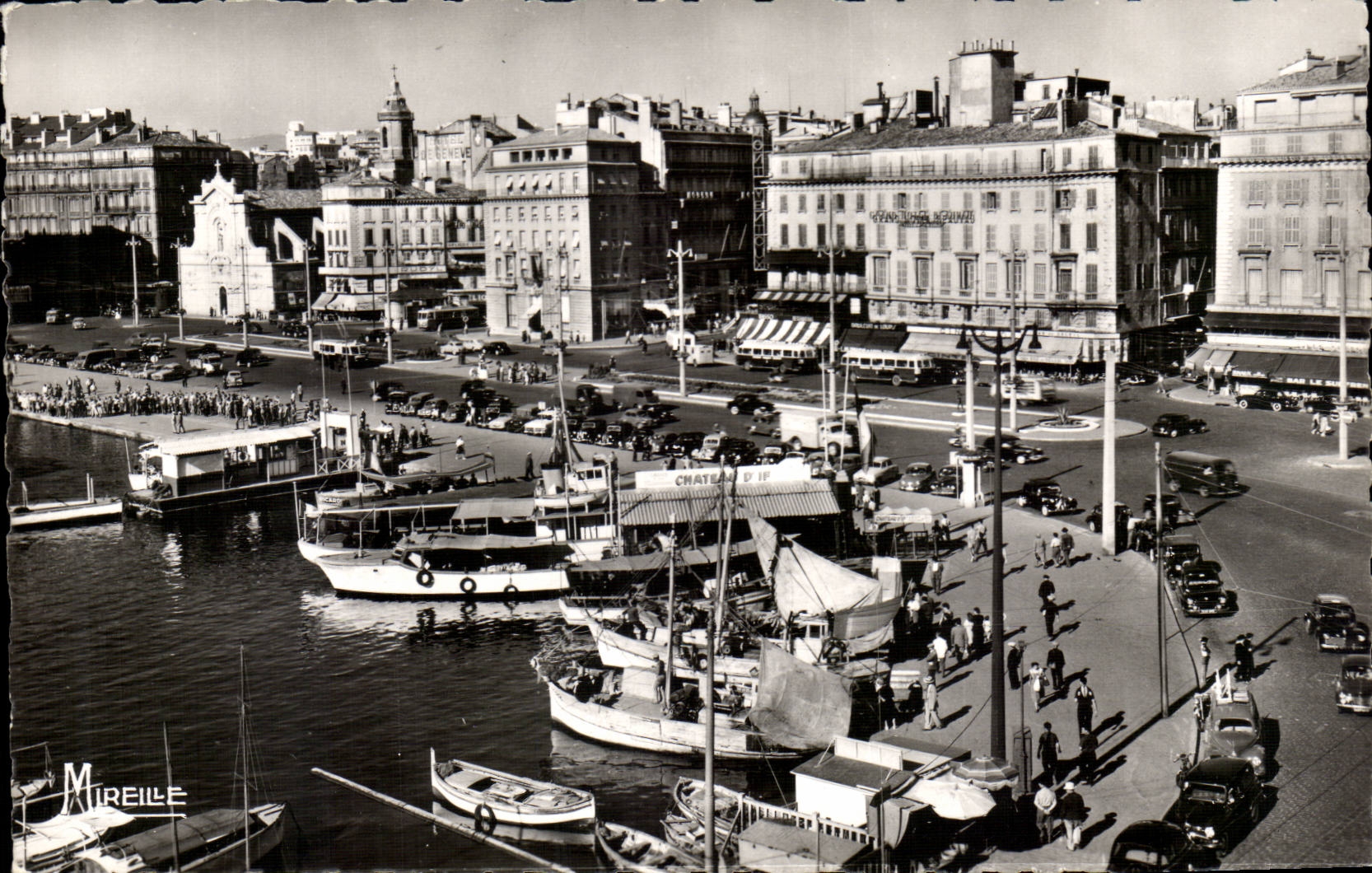 Marseille CPA Un coin du vieux port et le quai des Belges