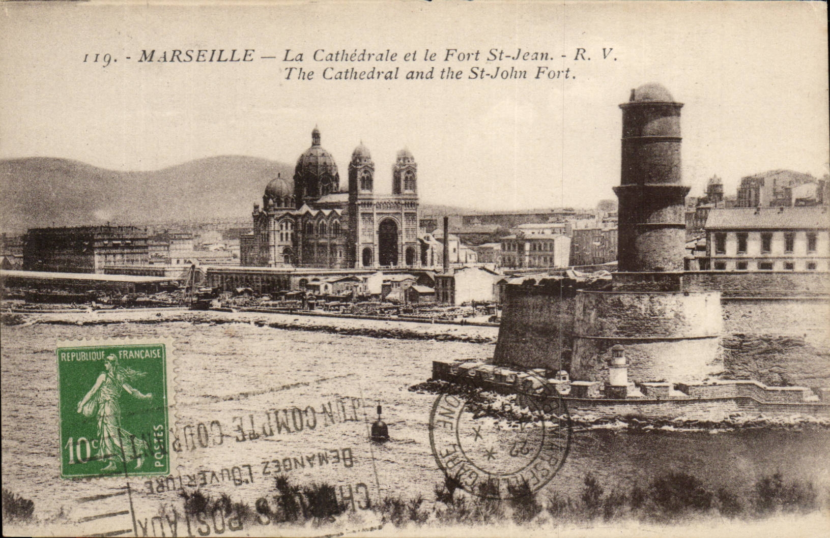 Marseille CPA La cathedrale et le fort Saint Jean 