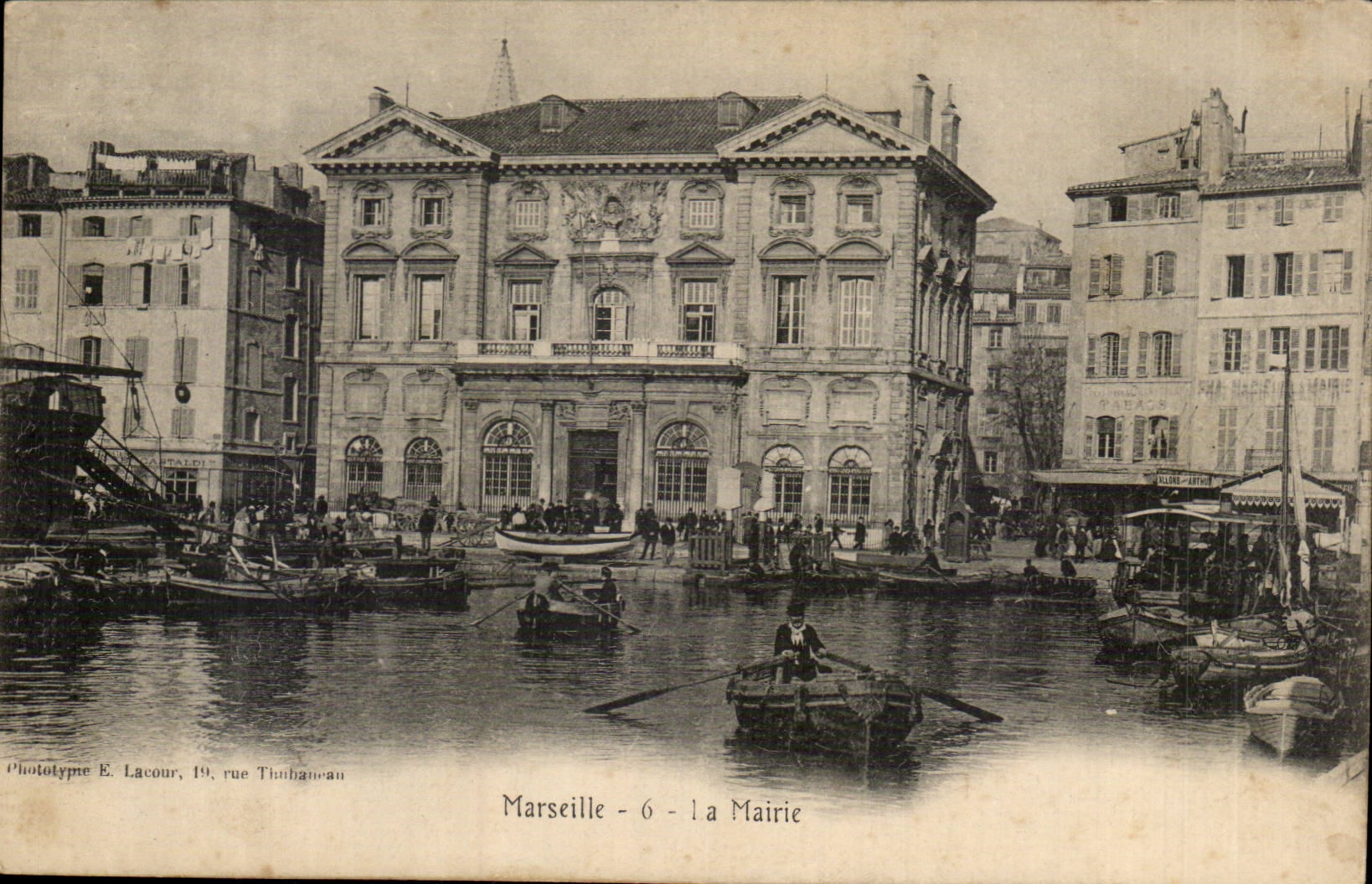 Marseille - la Mairie — vue du port avec bateaux — Phototype E. Lacour, 19, rue Thuban