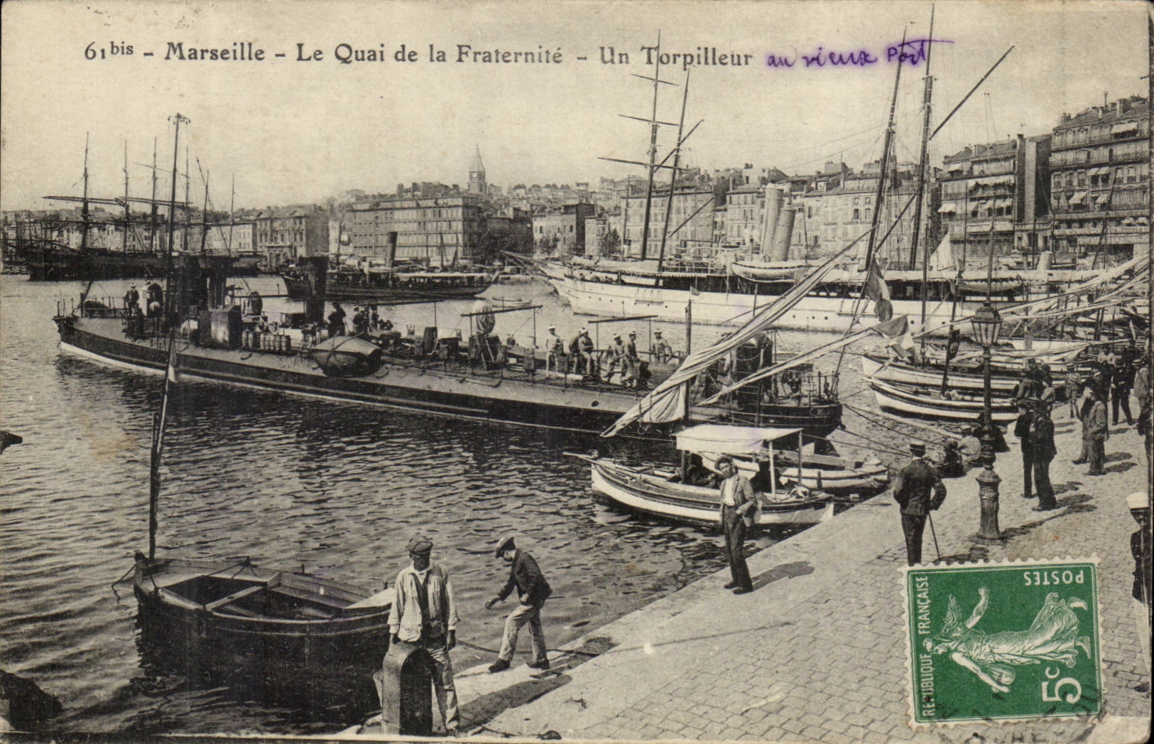 Marsella - El Muelle de la Fraternidad - Un Torpedero en el Puerto Viejo