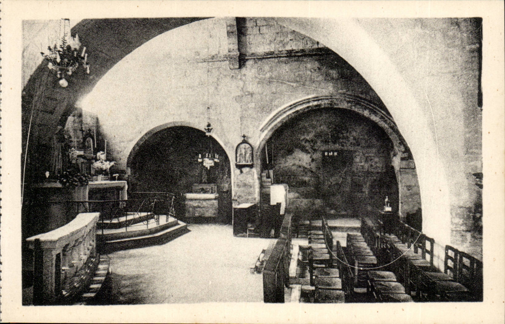 Les Baux CPA Interieur de l'glise St Vincent 