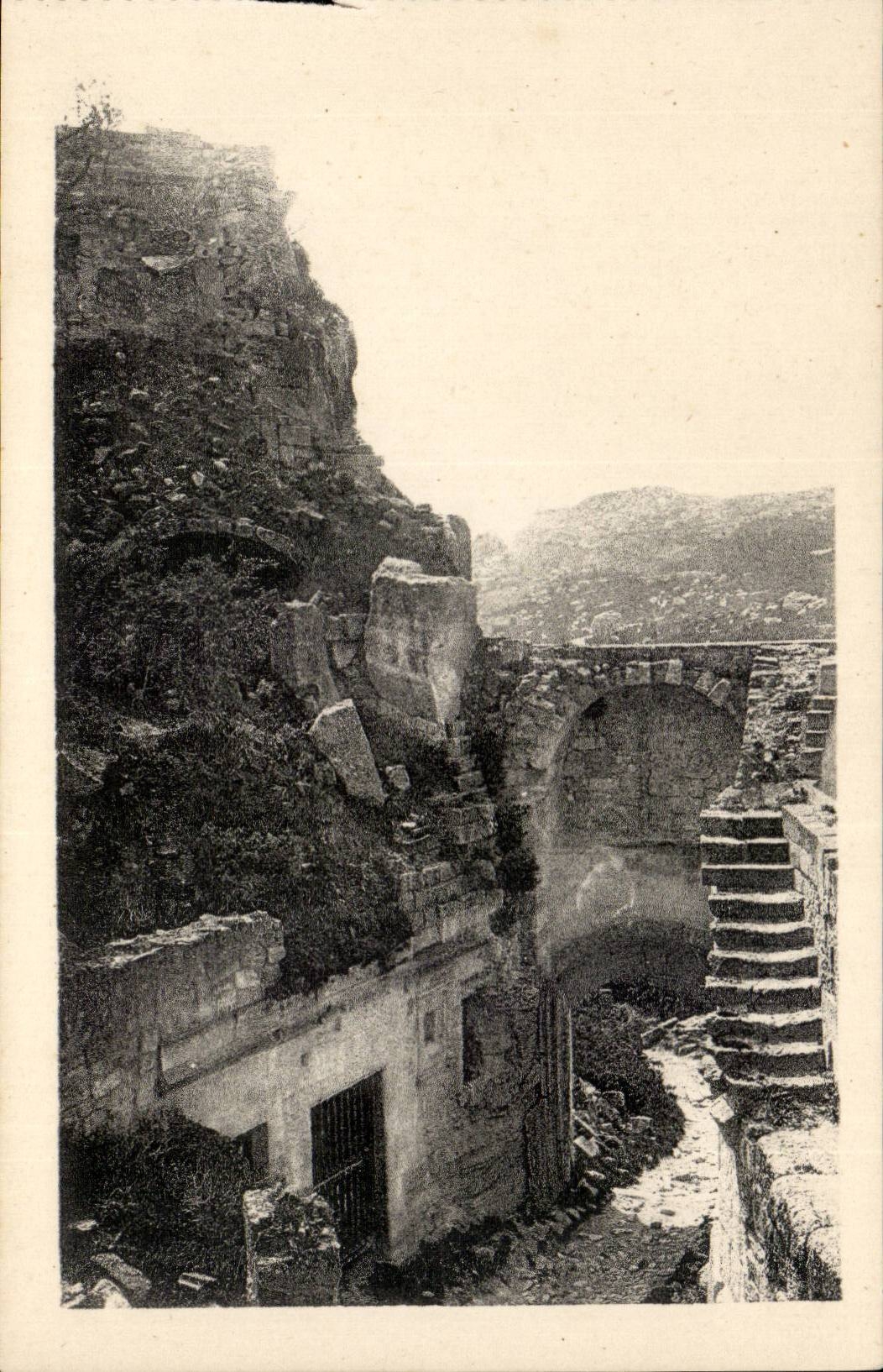Les Baux (B.-du-Rh.) — La Porte d'Eyguières du corps de Garde