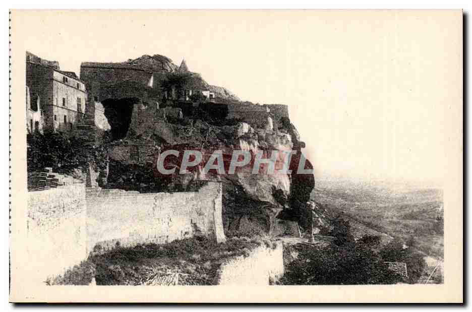 Les Baux — Vue des Remparts et le Clocher, Croix de Ravelins (au-dessous, voie romaine)