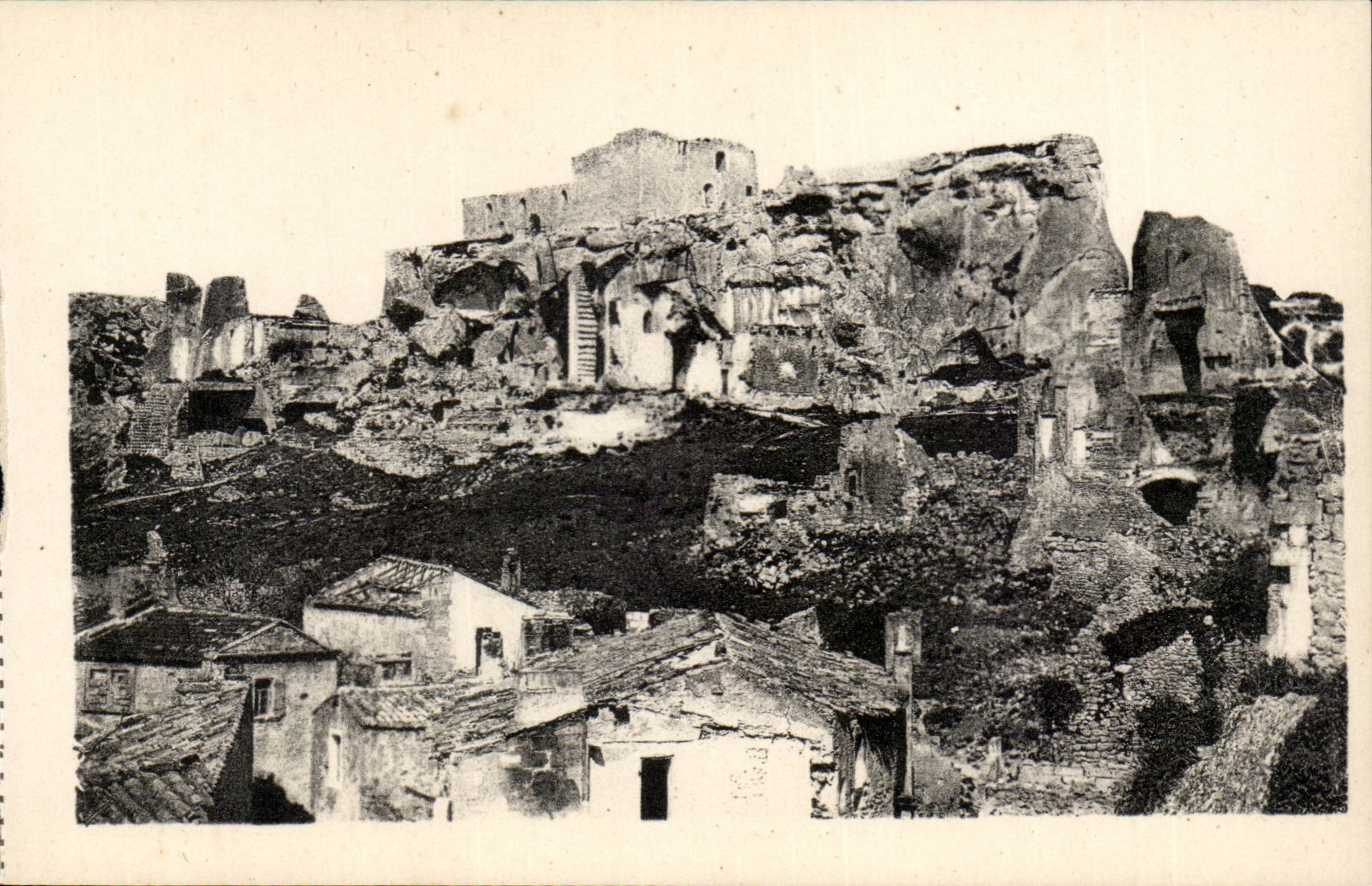 Les Baux — Ruines du château féodal détruit sous Louis XIII en 1632 — Éd. J. George, Arles, n° 206
