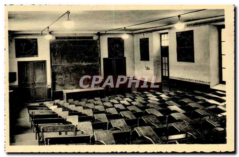 École Nationale d'Arts et Métiers — AIN-en-PROVENCE (B.-du-Rh.) — Un Amphithéâtre (1ère année)