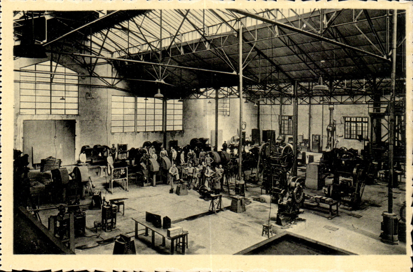 Atelier des Forges — Ecole Nationale d'Arts et Métiers — Aix-en-Provence (B. du Rhône)