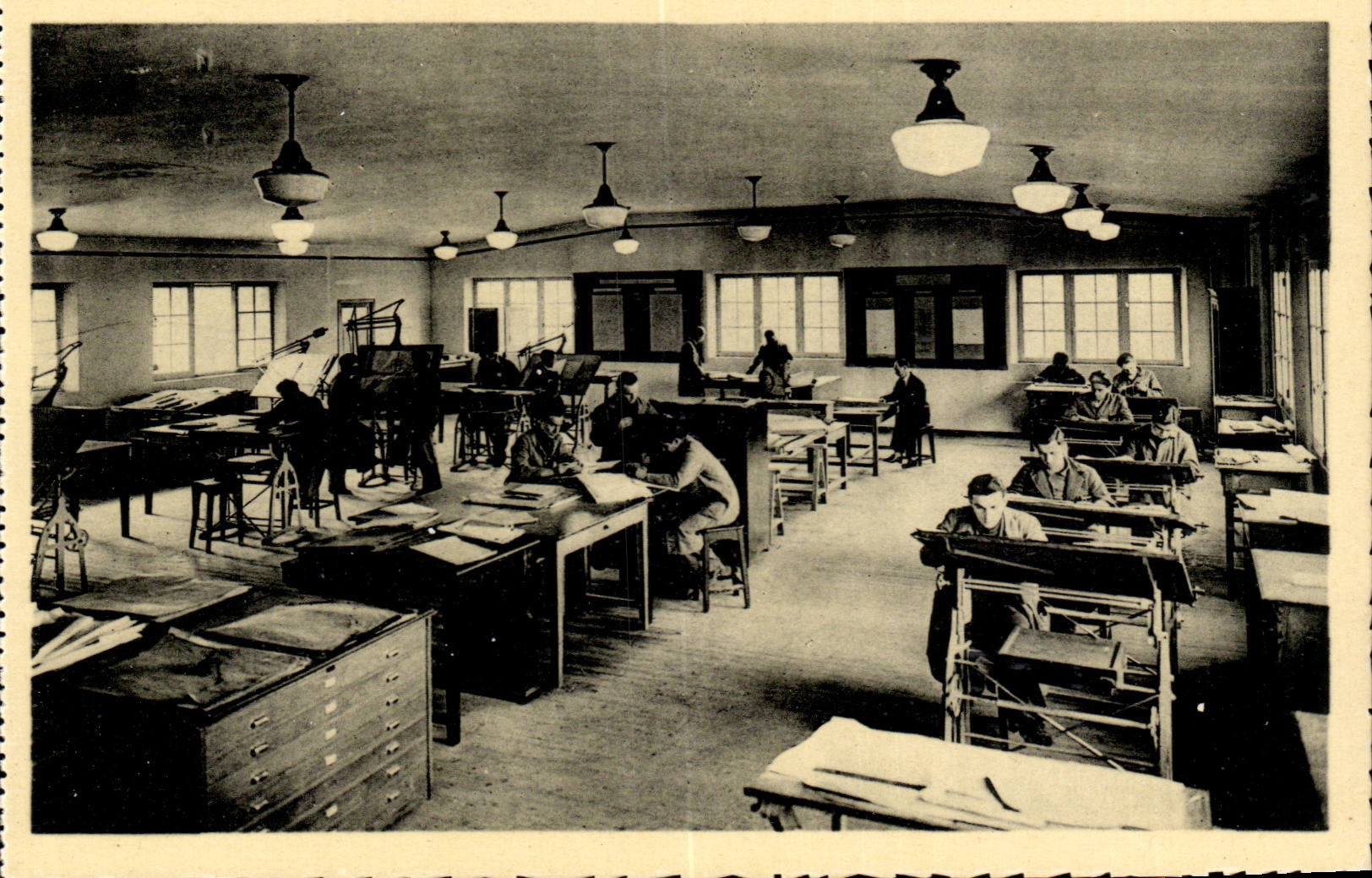 Atelier d'enseignement — École Nationale d'Arts et Métiers à Aix-en-Provence — Édit. Marseille