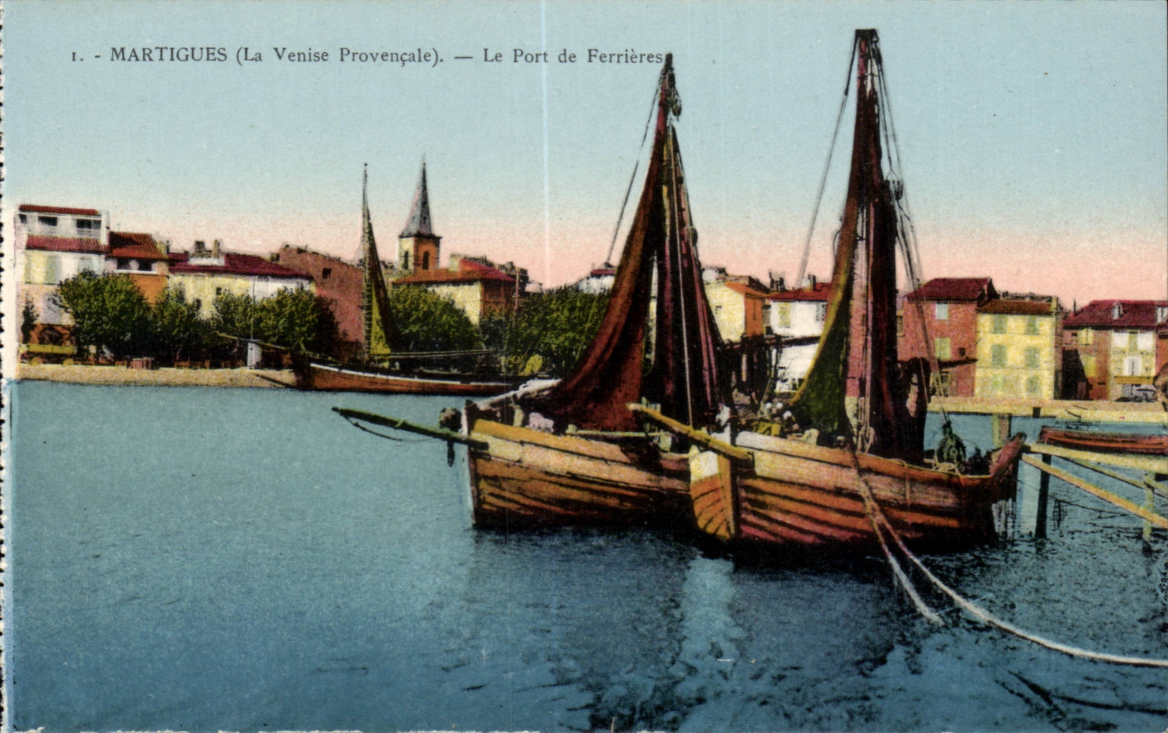 Martigues CPA Le port de Ferrieres (bateaux)