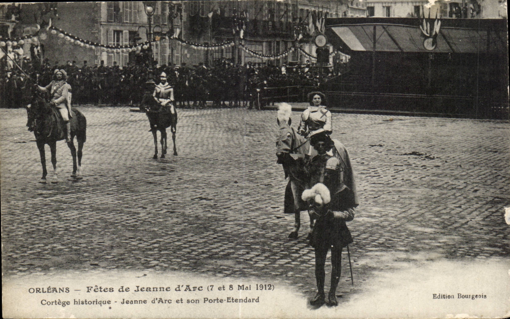 Orleans CPA FEtes de Jeanne d'arc 7 et 9 mai 1912 Cortege historique Jeanne d'arc et son porte etendard