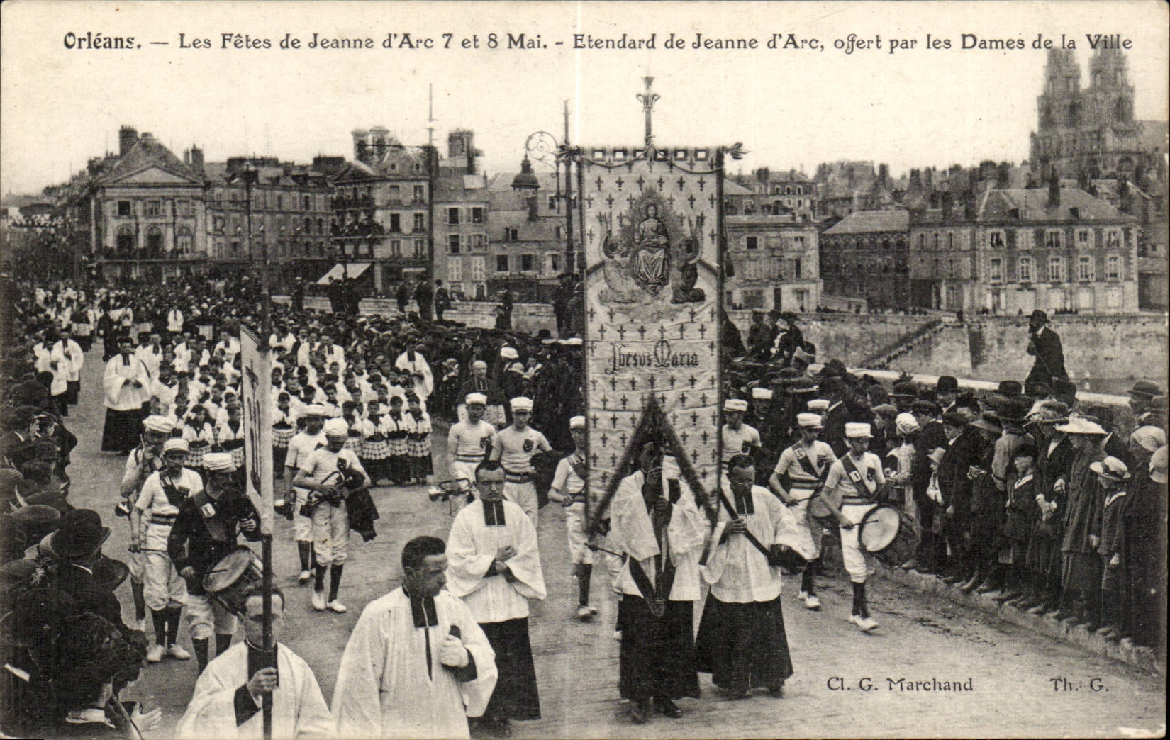 Orleans CPA FEtes de Jeanne d'arc 7 et 9 mai Etendard de Jeanne d'arc offert par les Dames de la ville