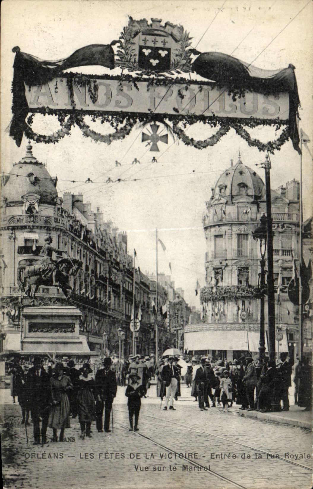 Orleans CPA FEtes de la Victoire Entree de la rue Royale Vue sur le Martroi