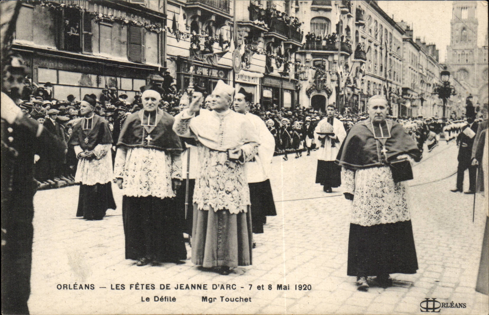 Orleans CPA FEtes de Jeanne d'arc 7 et 8 mai 1920 Le defile Mgr Touchet
