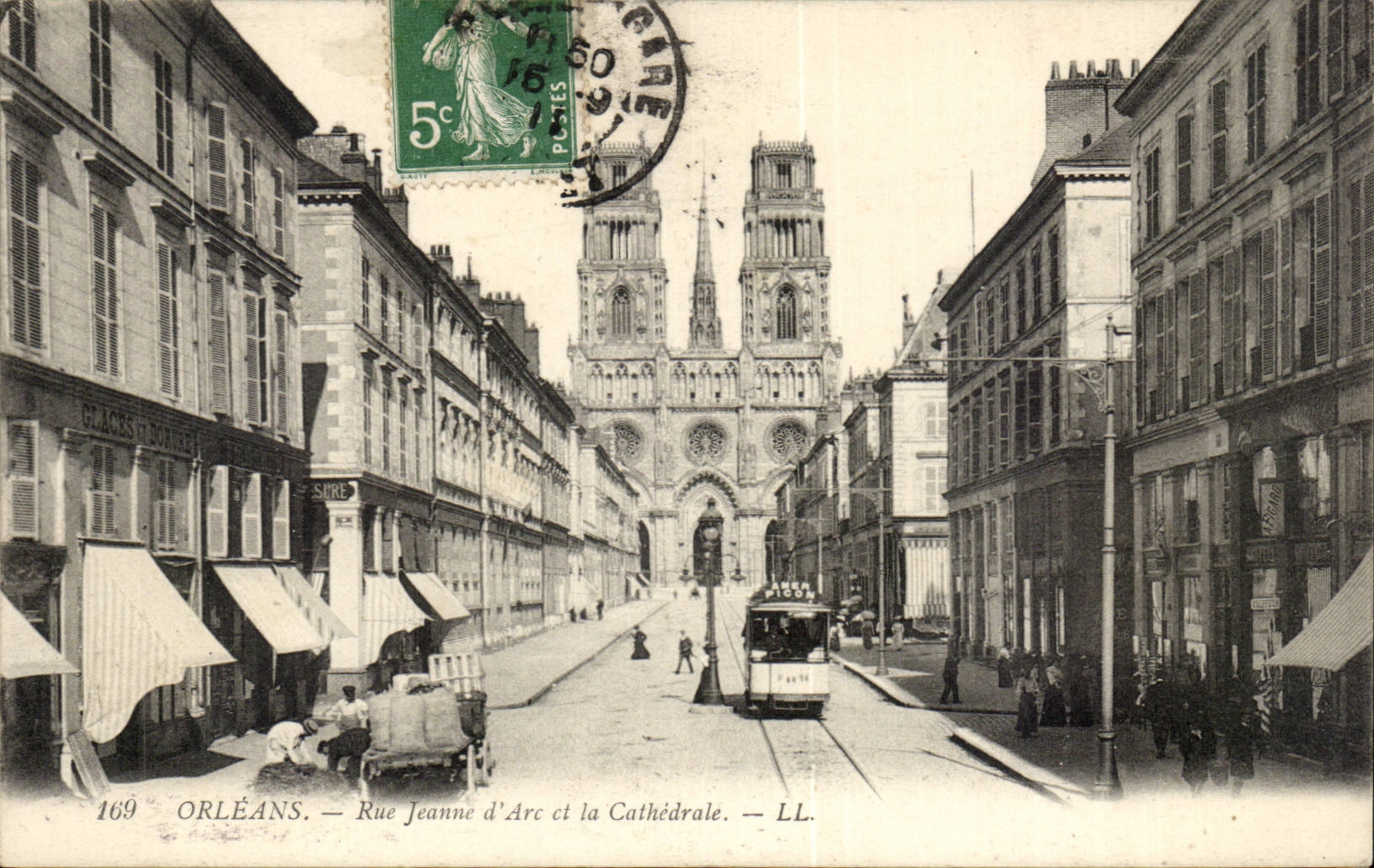 Orleans CPA Rue Jeanne d'arc et la cathedrale