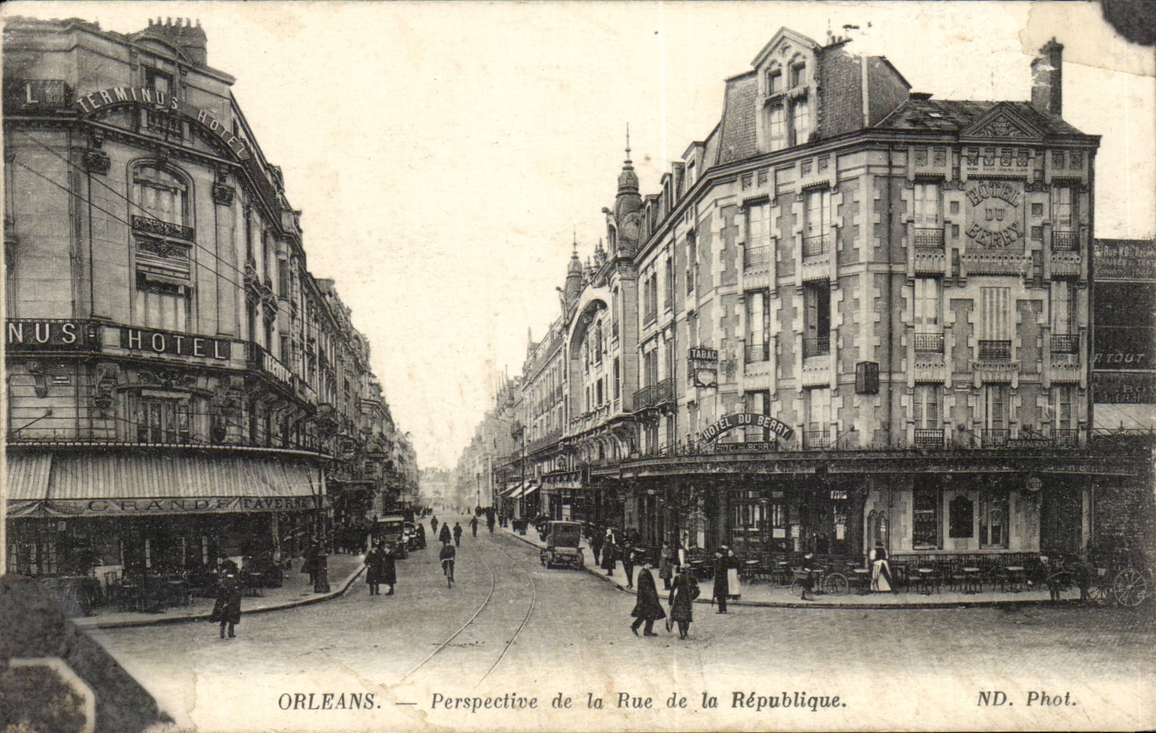 Orléans — Perspective de la Rue de la République — ND. Phot.