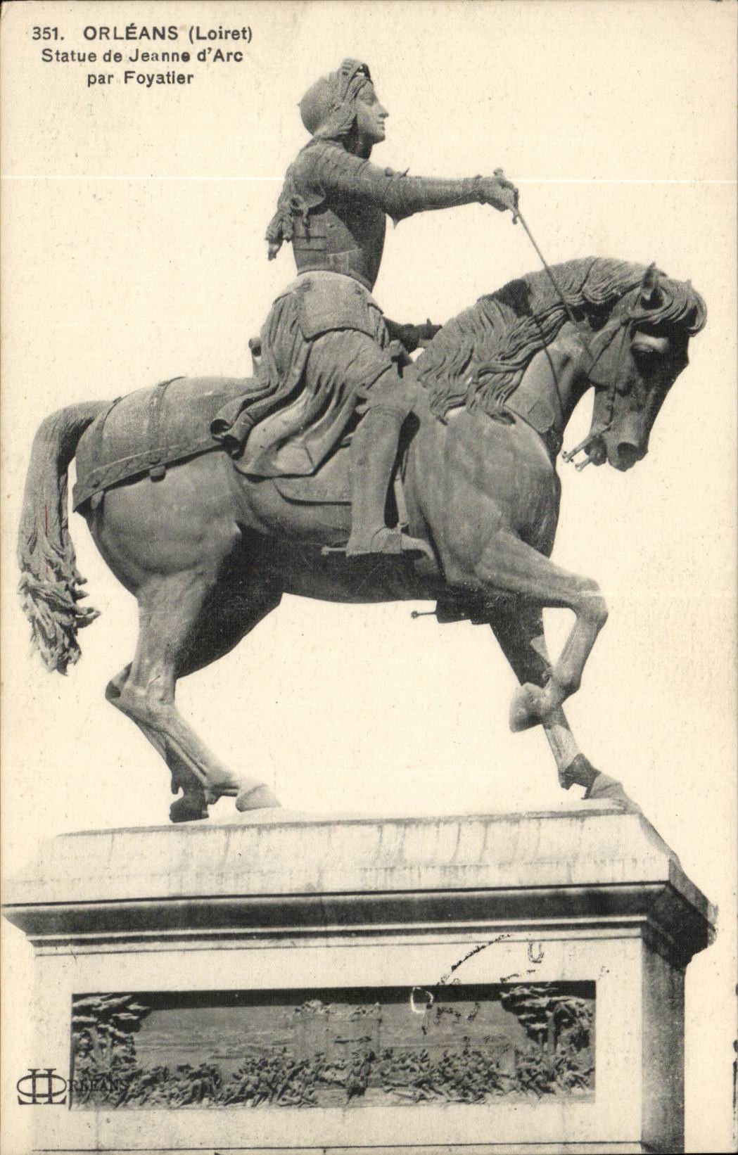 Orleans CPA Statue de Jeanne d'arc par Foyatier