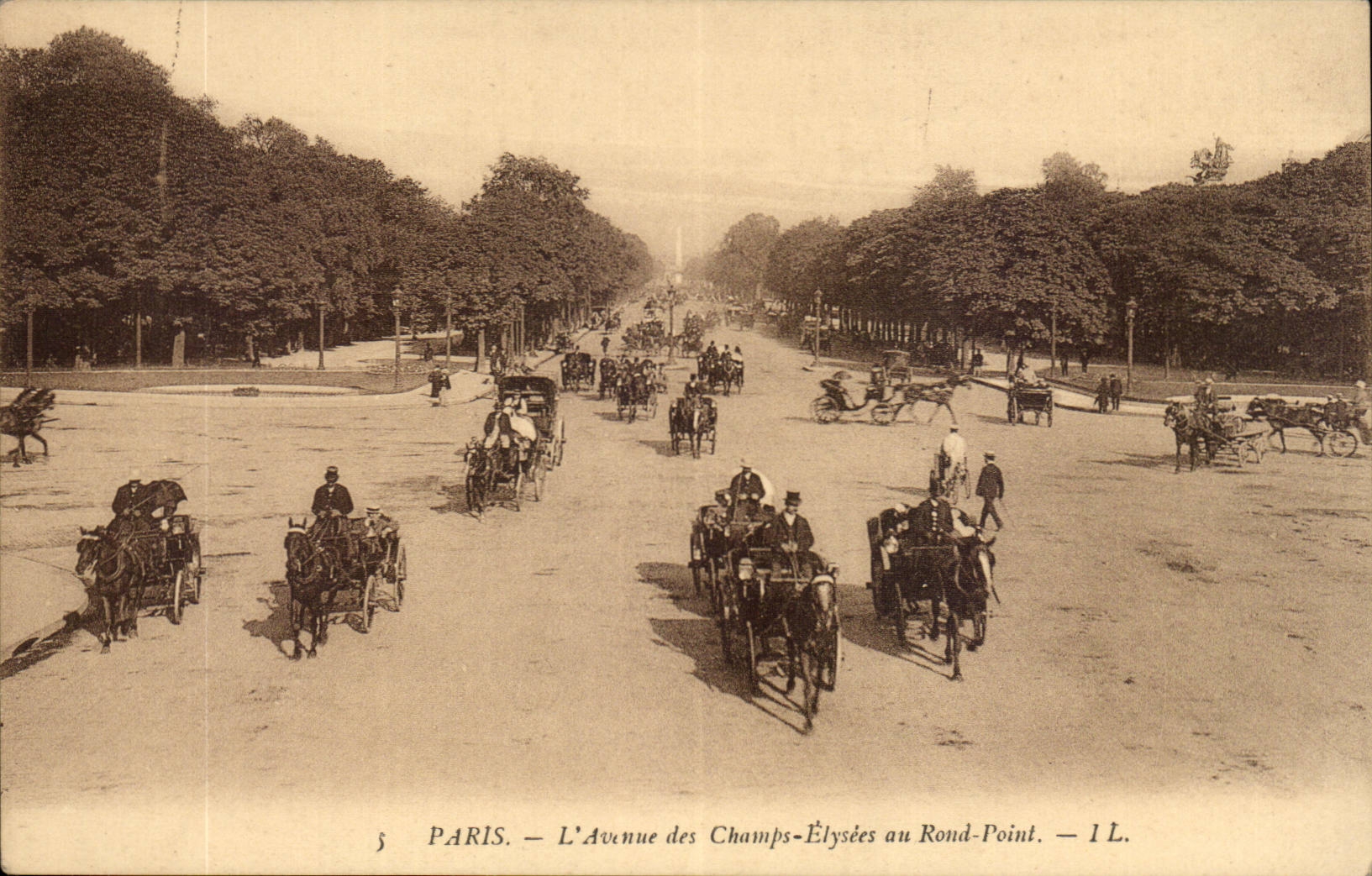 Paris CPA Avenue des Champs Elysees au rond point