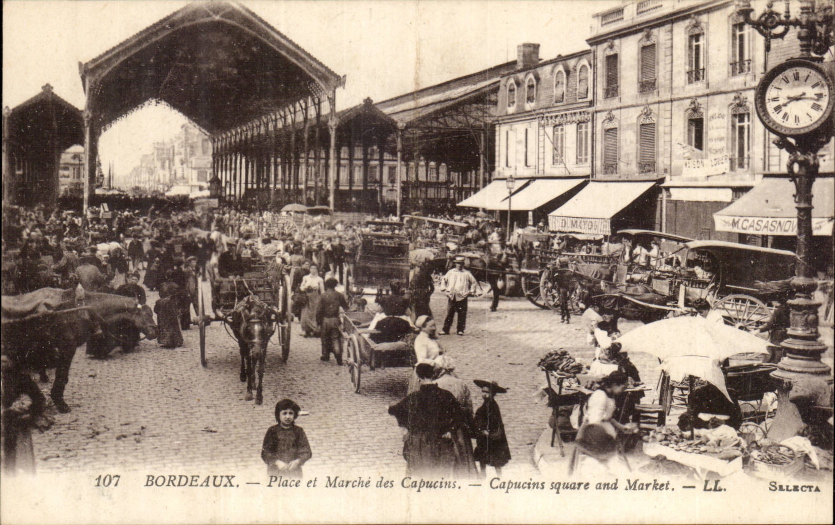 Bordeaux - Place et Marches des Capucines Market - bustling scene - horologe - cheval - enfant - CPA 