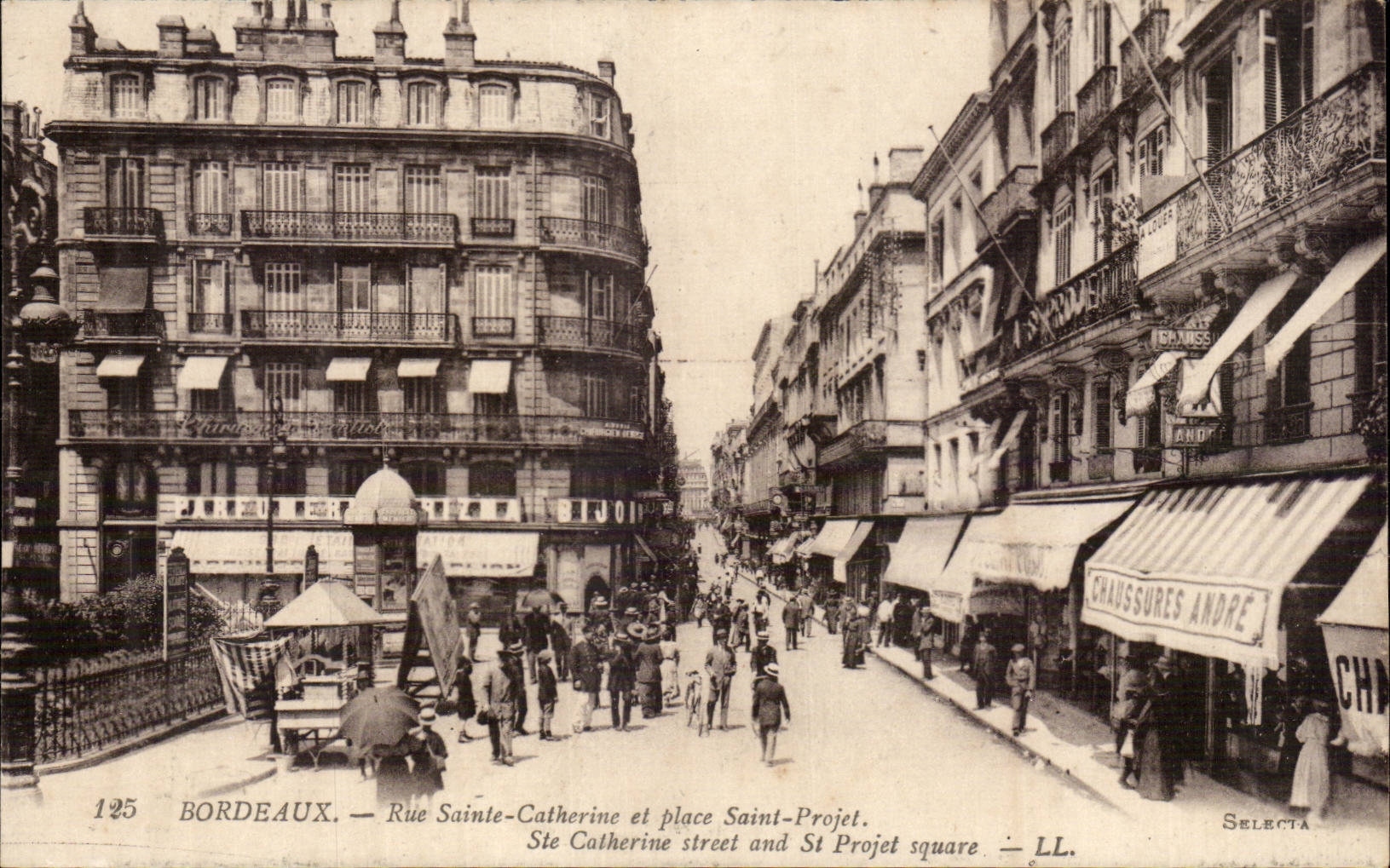 Bordeaux - Rue Sainte Catherine et place Saint Projet - Chaussures Andre - parasol - CPA 