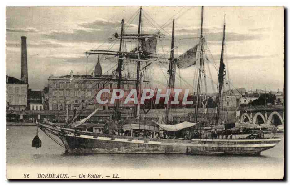 Bordeaux - Un Voilier - CPA 