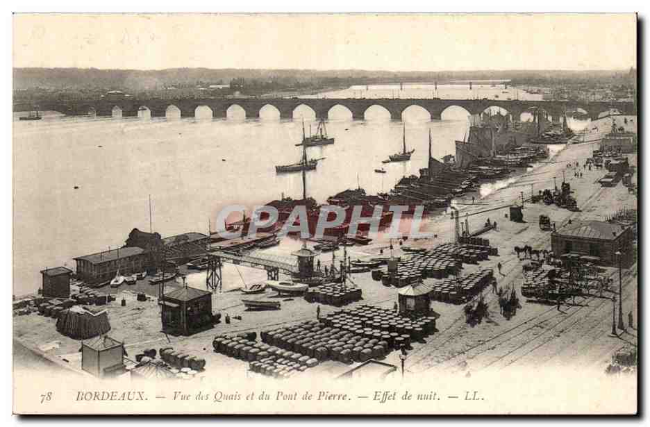 Bordeaux - Bateaux - Vue des Quais et du Pont de Pierre Effet de Nuit - CPA 
