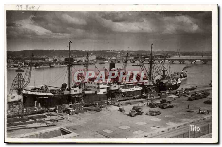 Bordeaux - Port Autonome - Les Quais Bateau en Charge - CPA 