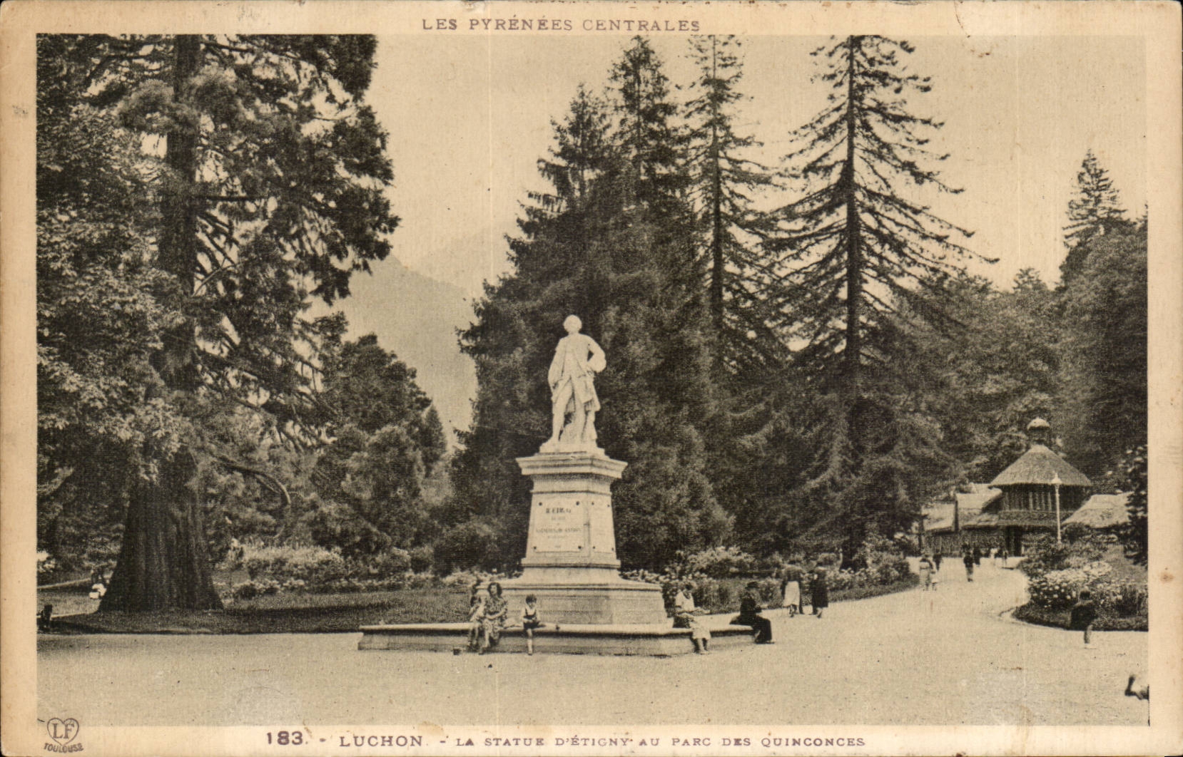 Luchon - La statue d'Étigny au parc des Quinconces — Les Pyrénées Centrales — Édition Toulouse