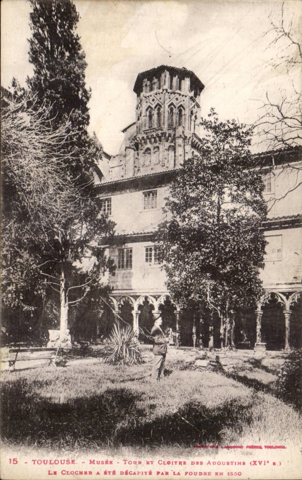 Toulouse - Museum - Turm und Cloister der Augustiner (16. Jahrhundert) - Der Glockenturm wurde 1550 vom Blitz getroffen