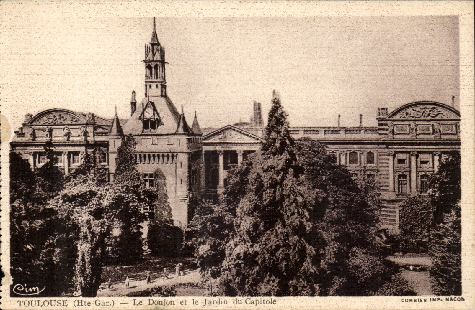 Toulouse (Hte-Gar.) — Le Donjon et le Jardin du Capitole — Combier Imp. Macon
