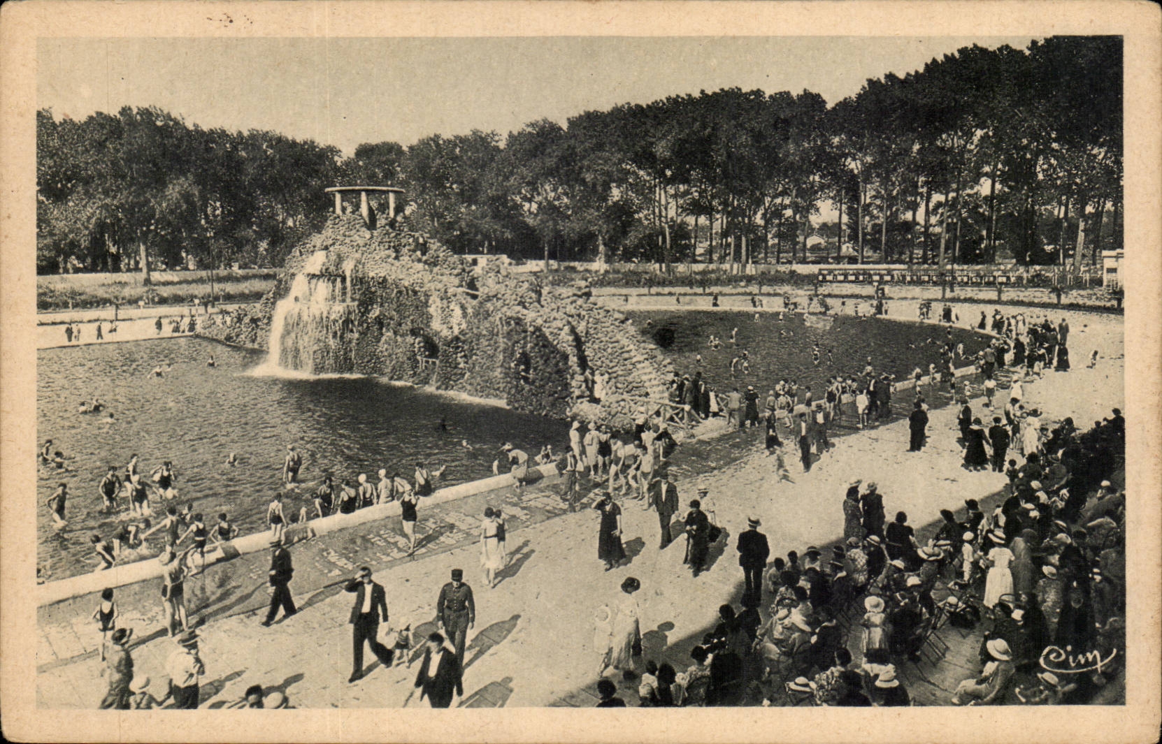Toulouse (Hte-Gar.) — La Piscine Municipale du Parc Toulousain — Le Rocher et la Plage d'Enfants — Hellogravure Combier Macon -31-