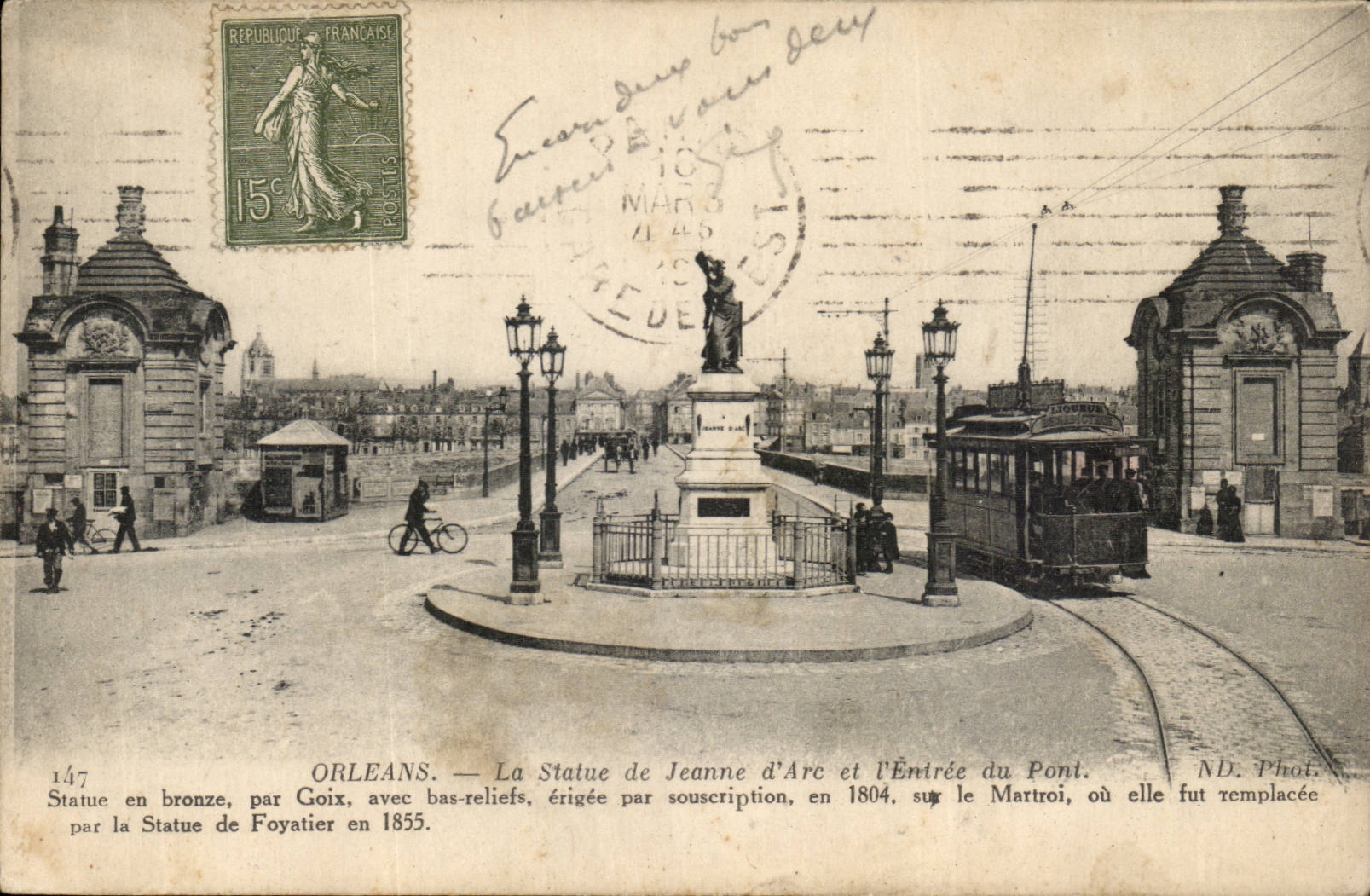 Orleans CPA La statue de Jeanne d'arc et l'entree du pont (tramway)