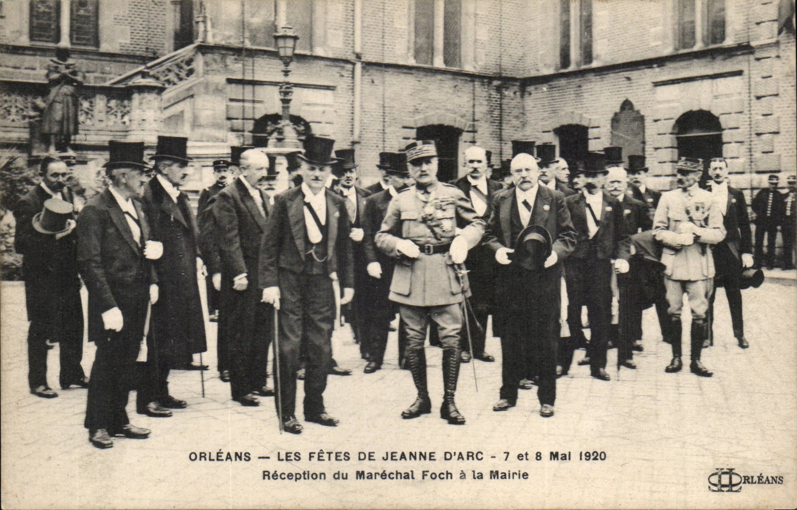 Orleans CPA Les fetes de Jeanne d'arc 7 et 8 mai 1920 Reception du Marechal Foch a la mairie