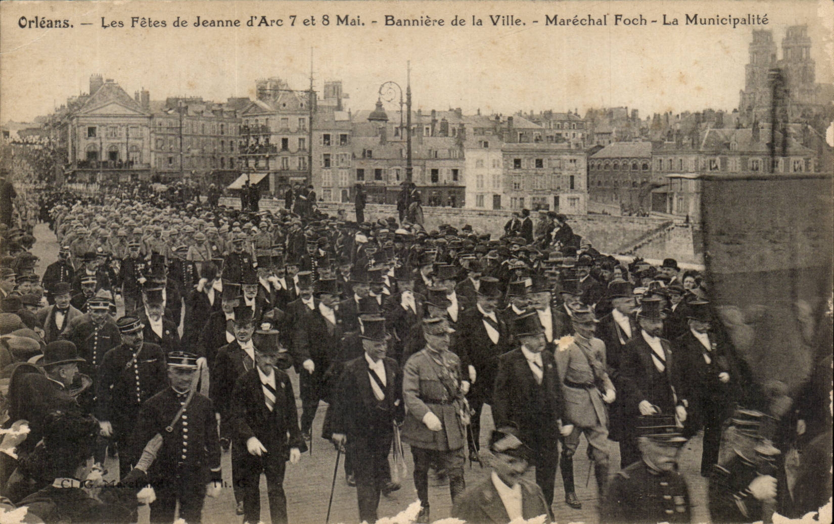 Orleans CPA Les fetes de Jeanne d'arc 7 et 8 mai 1920 Bannieres de la ville Marechal Foch La municipalite