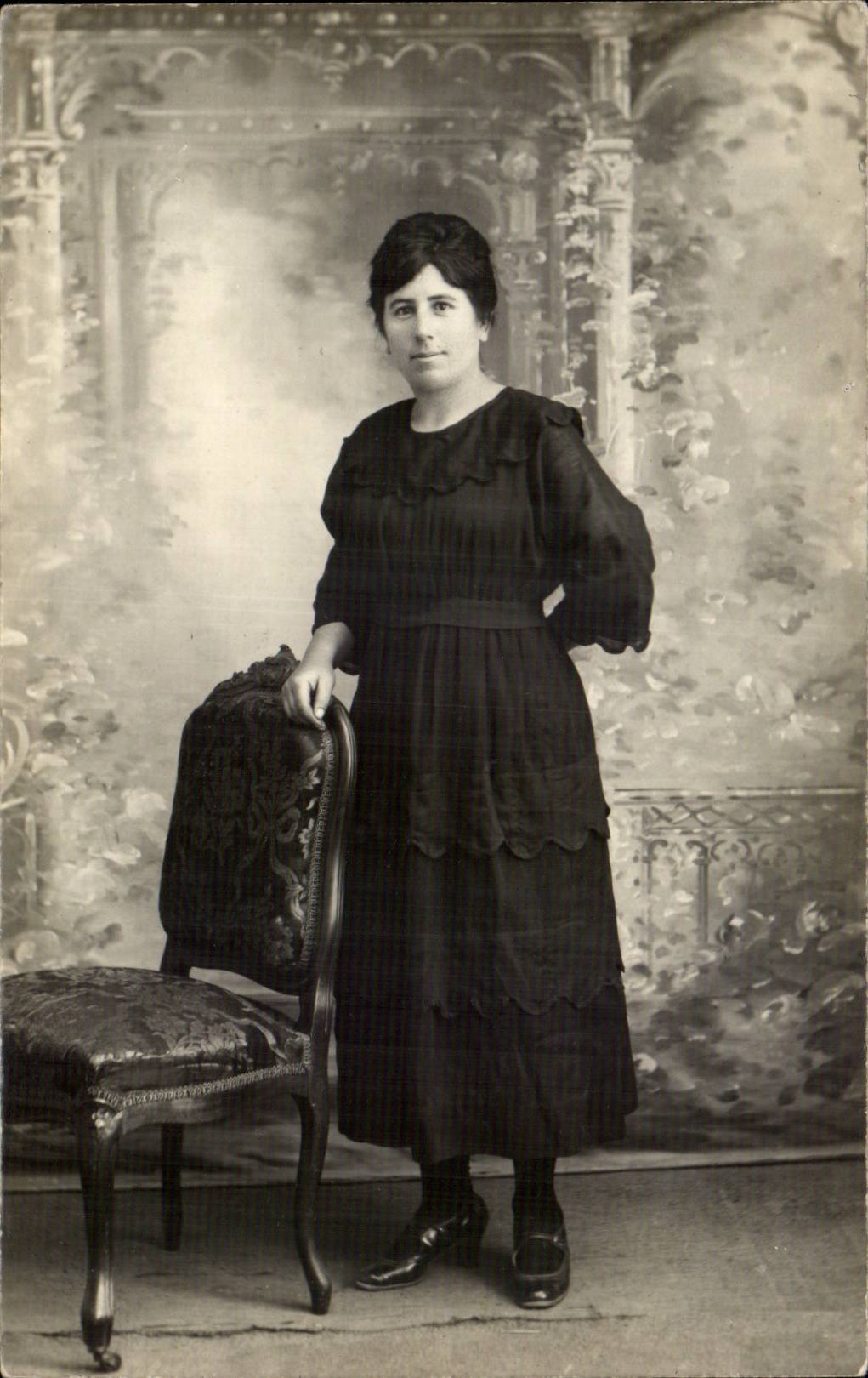 CARTE PHOTO Femme (costume folklore)