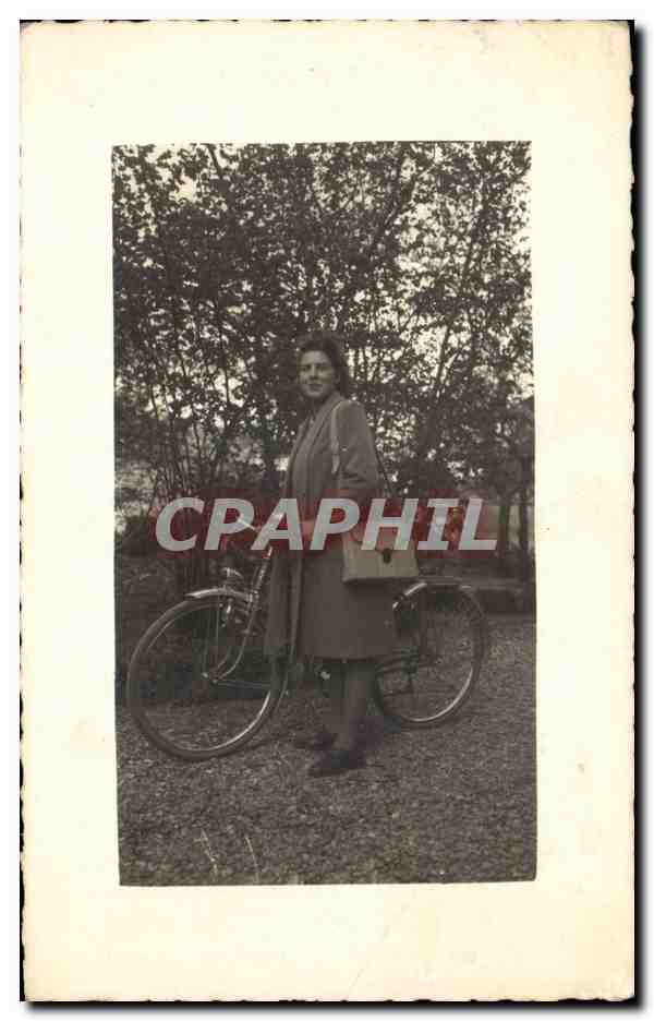 CARTE PHOTO Femme Cycliste (velo)